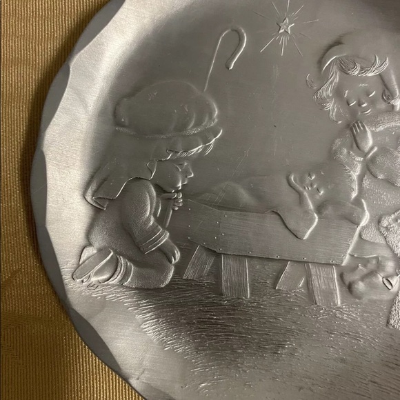 Wendell August Forge Christmas Manger Scene Plate
Used - Picture 3 of 11